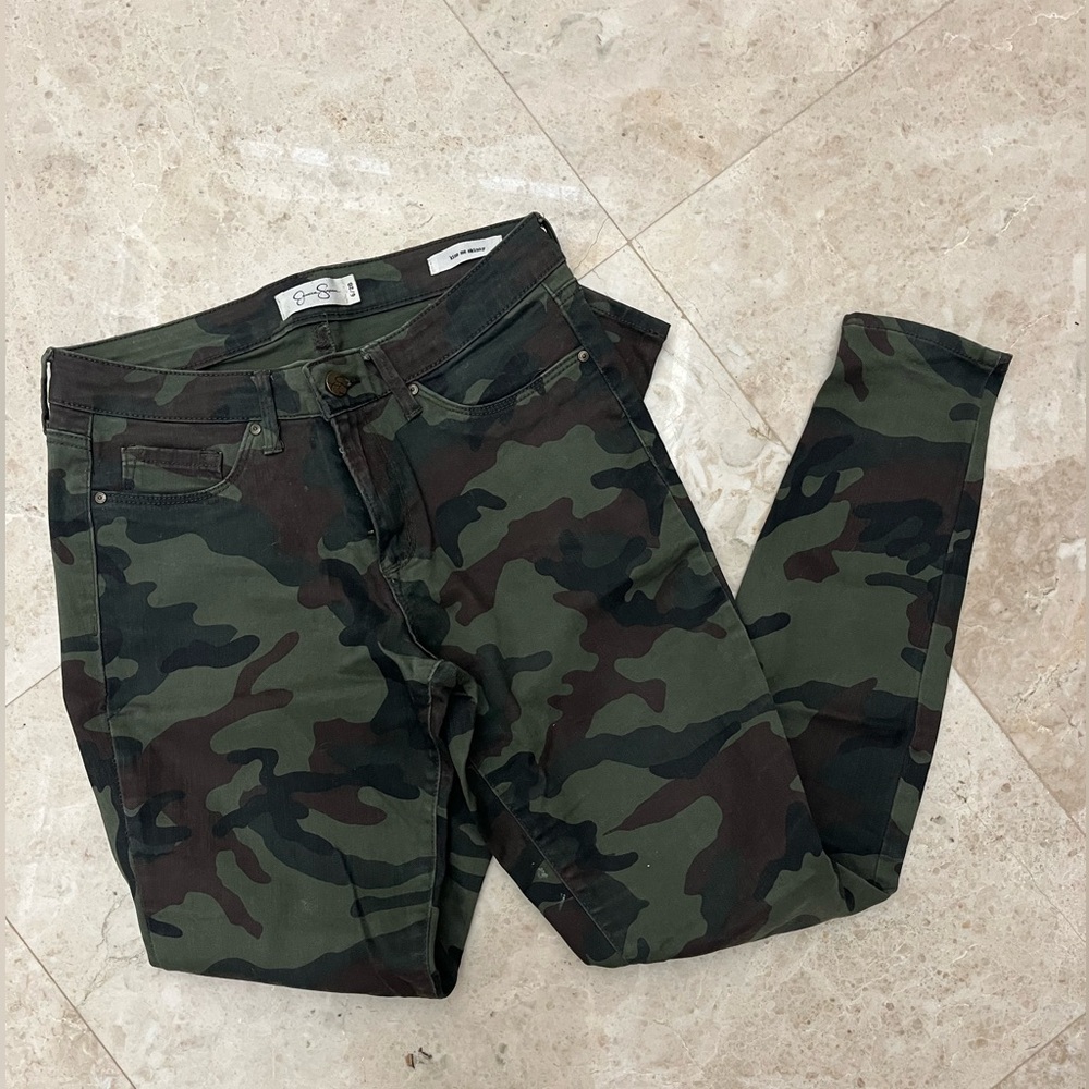 ⭐️3/$22⭐️ Jessica Simpson Kiss Me Skinny camo pants size 6/28